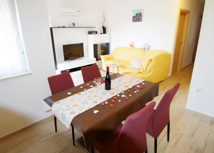 Cony And Tara Apartman Póla