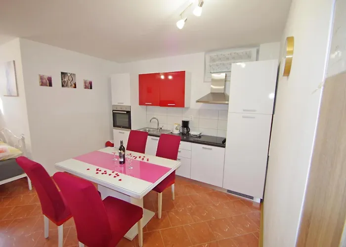 Cony And Tara Lejlighed